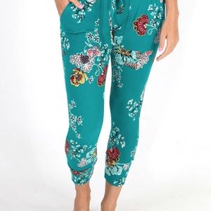 Grace and Lace cropped live-in leggings.